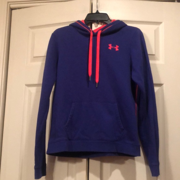Under Armour Tops - Under Armour -Medium -Semi Fitted Hoodie Pocket Sweatshirt